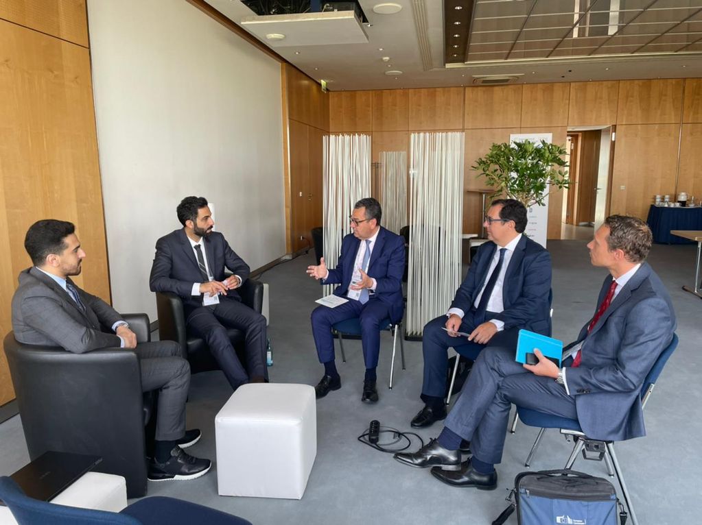 UITP Secretary General Mohamed Mezghani, centre, with Deputy Ministry for planning and information and executive director of the Ministry of Transport’s Vision 2030 realization office, Dr. Mansour Al-Turki, left of centre.