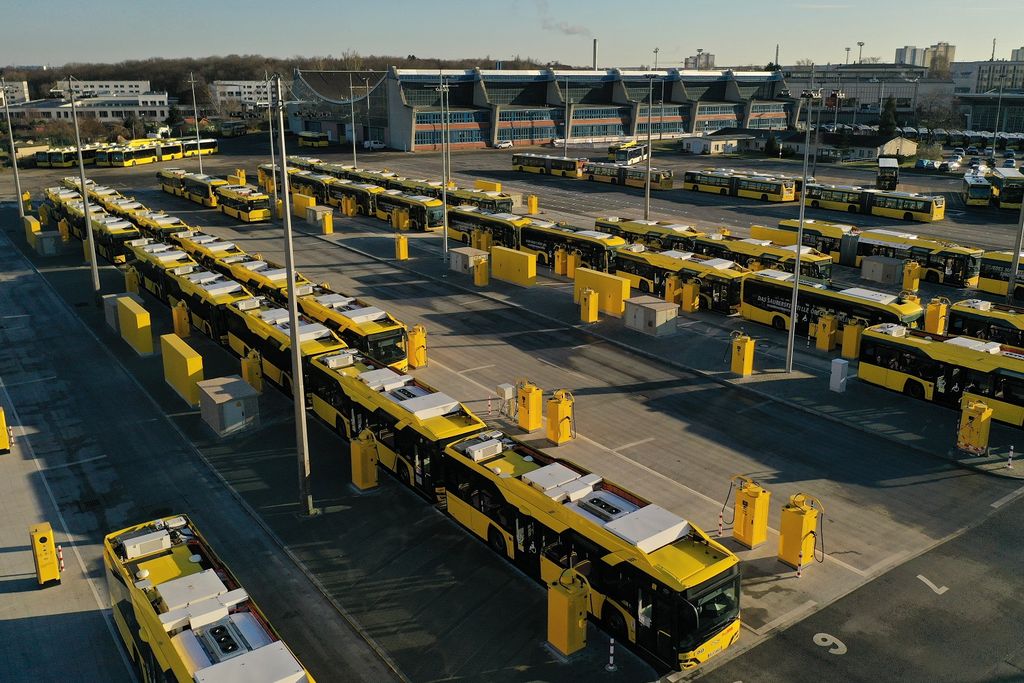 Large-scale bus electrification: new challenges for IT systems picture